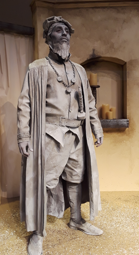 Actor playing as a Don Juan statue