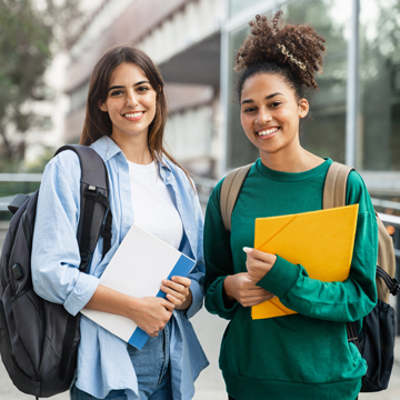 2 students standing next to each other.